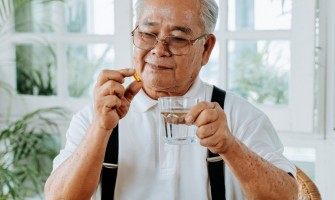 Bagaimana Menangani Orangtua yang Menolak Berobat?